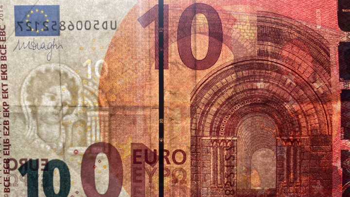 Een echt biljet van 10 euro, zoals hier afgebeeld, herken je aan het watermerk.