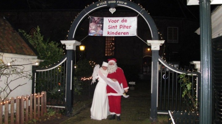 De opbrengst van de Kerst Sing In gaat traditioneel naar de Sint Piterkinderen.