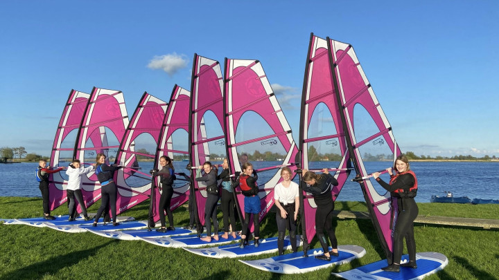 KWV Frisia Grou organiseert windsurflessen voor beginners