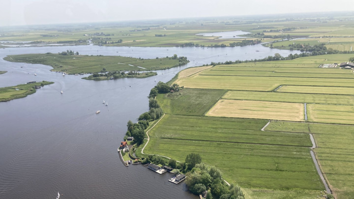 Luchtfoto van Pikmar en Peanster Ie, met in het midden De Tynje. (Maker foto onbekend)