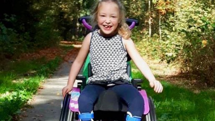 Suze de Jong blijft haar hele leven afhankelijk van een rolstoel.