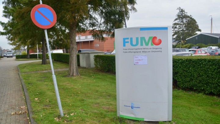 Het dienstverleningsloket is gevestigd in het FUMO-kantoor aan de J.W. de Visserwei 10.
