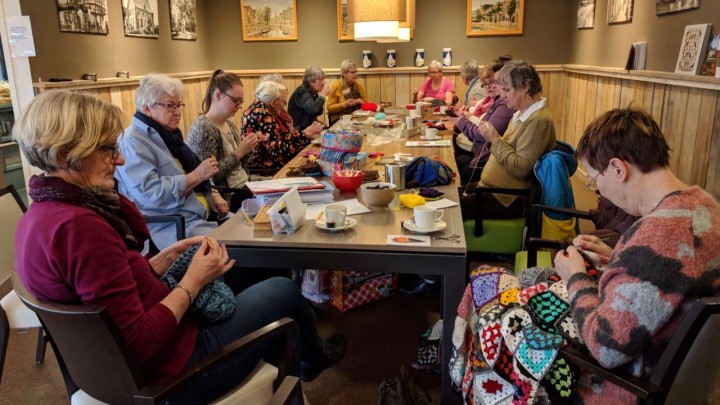 Het Handwerkcafé op elke eerste zaterdag van de maand in Friesma State..