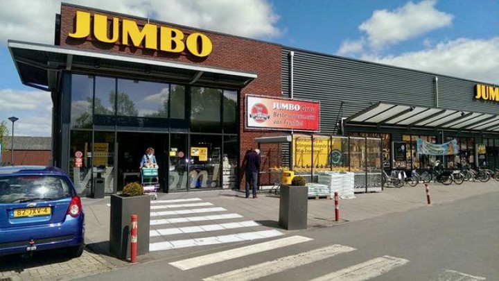 Jouke en Wilma doen JUMBO-supermarkt over aan Bert Nicolai