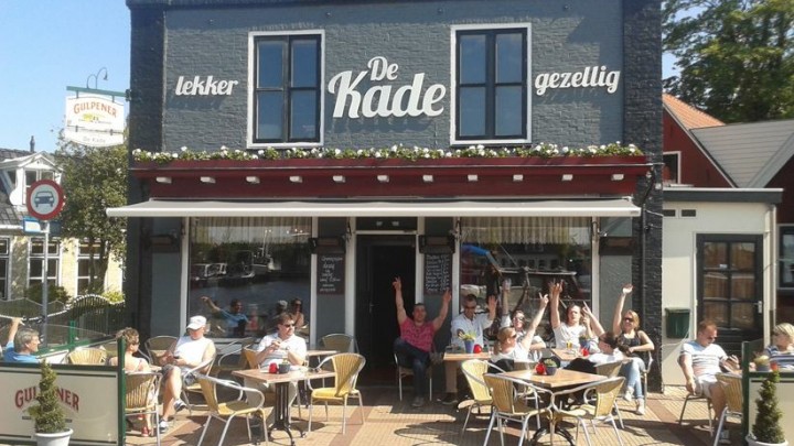 Taverne De Kade aan de Nieuwe Kade is bezocht door inbrekers.
